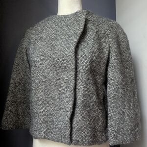 Chic Gray Tweed Jacket